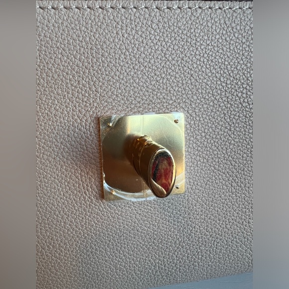 LOUIS VUITTON MYLOCKME SATCHEL chain bag in greige - Picture 14 of 16